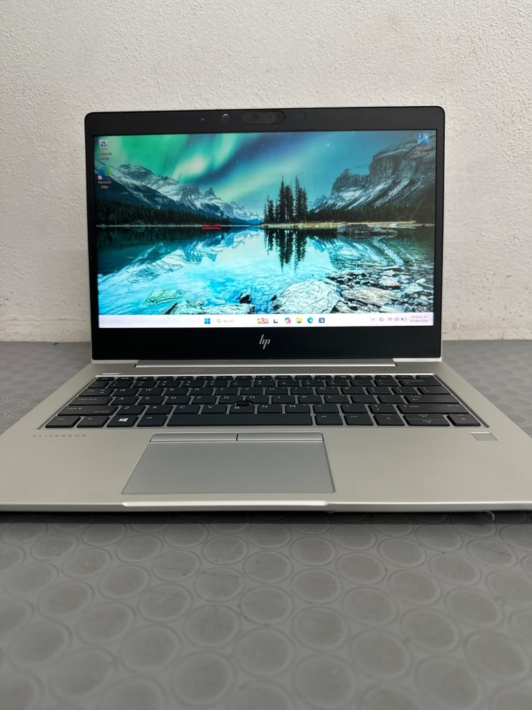 Foto 2 de HP EliteBook 830 G6 reacondicionada | Core i7 8.ª | 8 GB RAM | SSD 240 GB